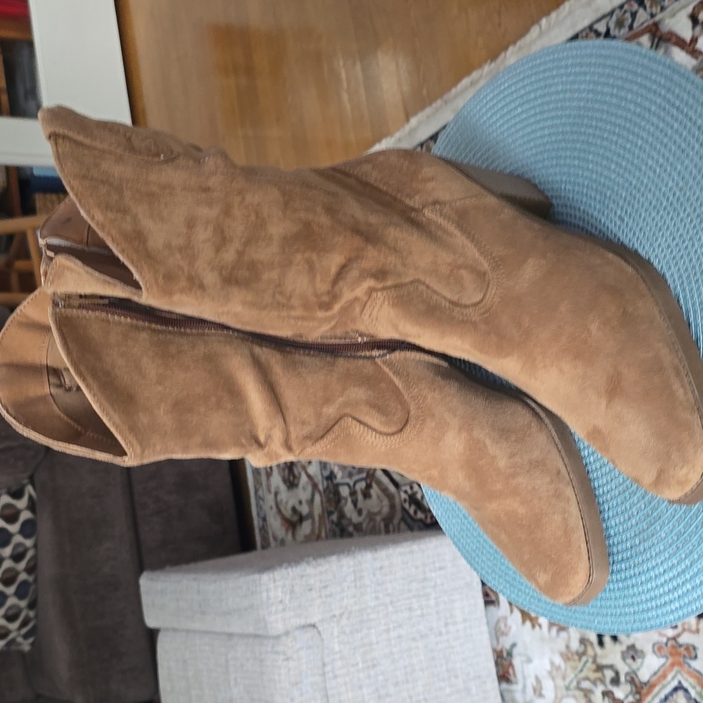 POP BRAND WOMEN'S BEAUTIFUL BROWN TAN SUEDE SHORT SIDE ZIPPERED HEEL BOOTS 8.5